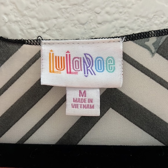 Lularoe Shirley Kimono - Picture 2 of 5